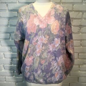 Vintage 90’s Floral V-Neck wool Sweater